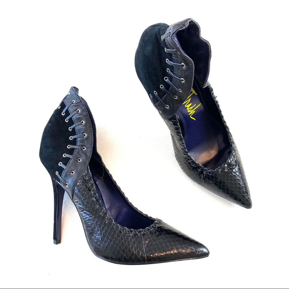 London Trash Dani Snakeskin Embossed Pump